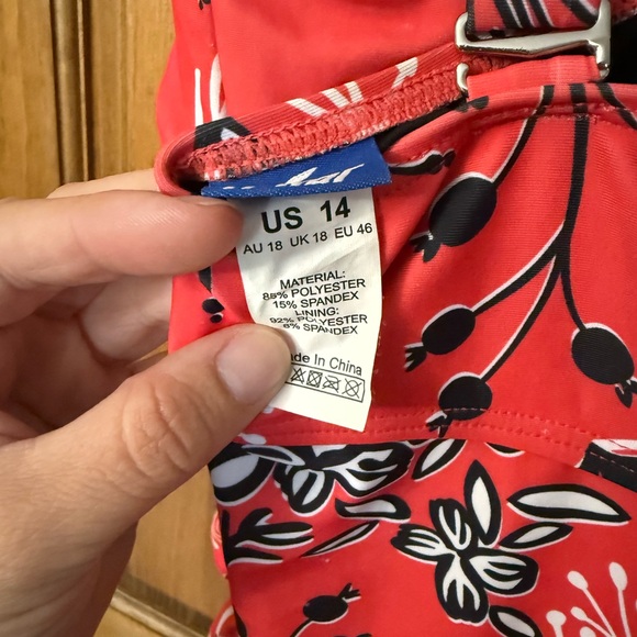 Floral Red and black womens underwire tankini top - Picture 3 of 3